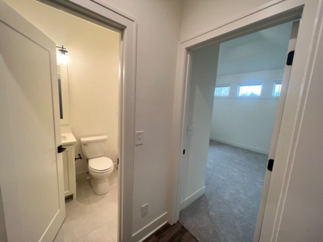 Photo - 1517 SW Hedgewood Ln