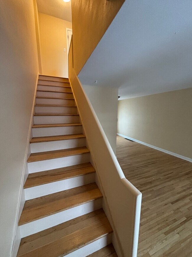 Photo - 2 Bedroom 1 Bathroom Townhouse for Rent!