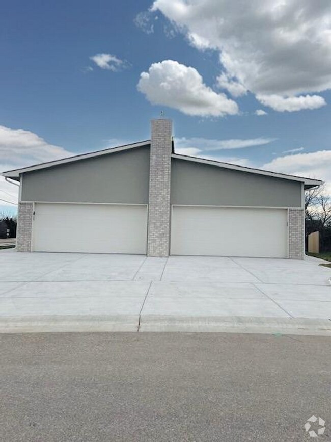 Building Photo - 11613/15 Harry Unit 11615 Harry Rental