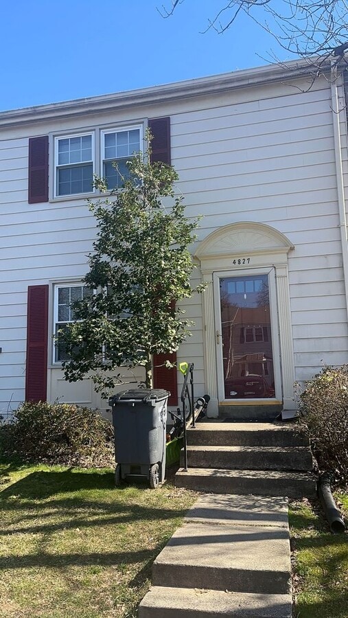 Inviting 3 Bed 2.5 Bath Townhome with Fenc... - Inviting 3 Bed 2.5 Bath Townhome with Fenc...