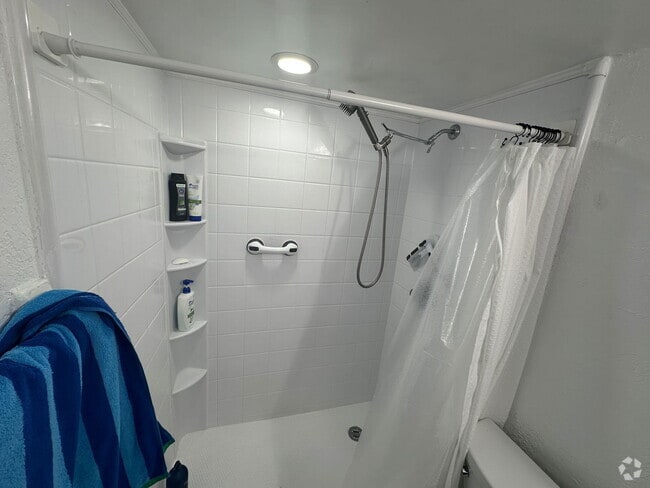Building Photo - 6950 W 6th Ave Unit 6950 Rental