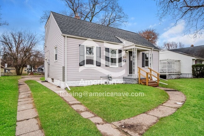 Photo - 810 Broer Ave