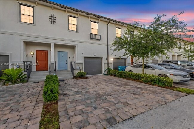 Building Photo - 730 SW 12th St Rental