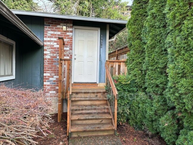 Building Photo - 17570 Webster Rd