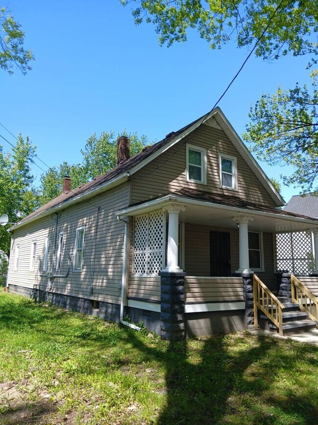 Photo - 6015 Hosmer Ave Unit 1