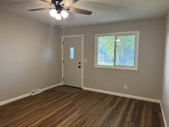 Photo - 110 W 46th St