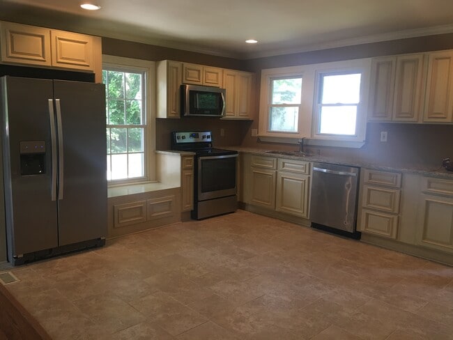 Photo - 709 S Dickerson Rd