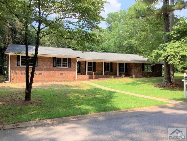 Building Photo - 3br Home East Athens For Rent