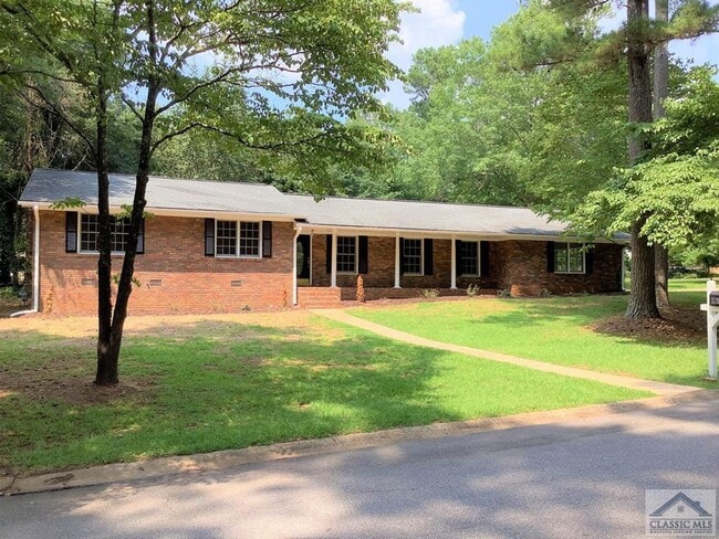 Building Photo - 3br Home East Athens For Rent