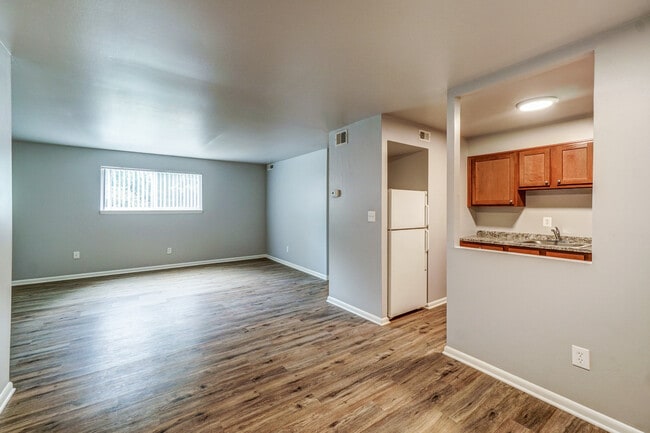 Photo - Whitehouse Manor Apartments