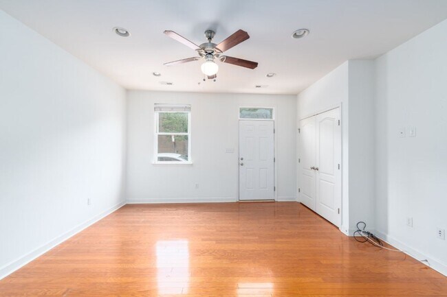 Photo - 1628 Light St