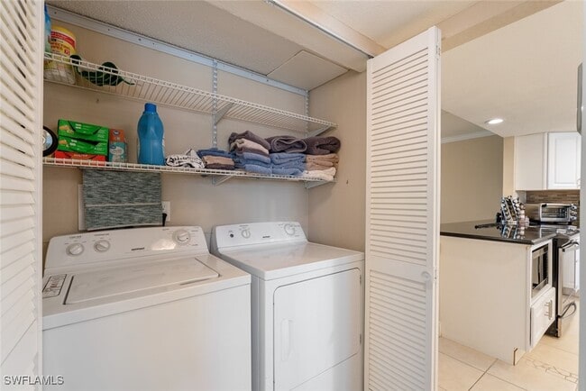 Building Photo - 2264 Winkler Ave Unit 202 Rental