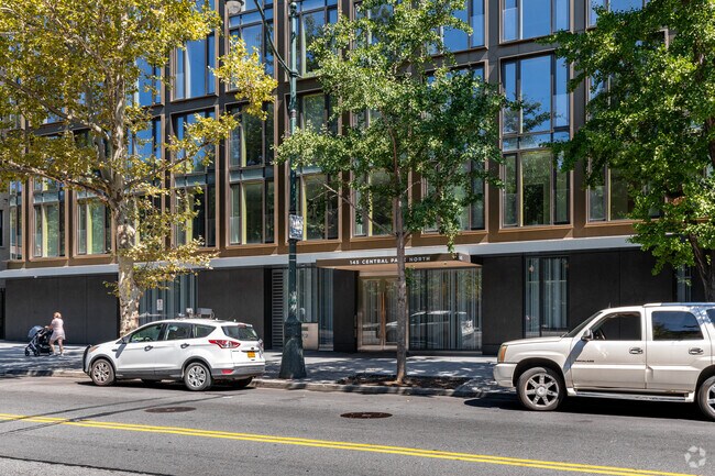 Photo - 145 Central Park N