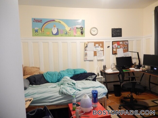 Building Photo - 447 Park Dr