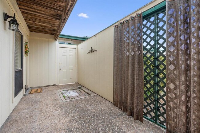 Photo - 6718 Silvermine Dr Unit 704