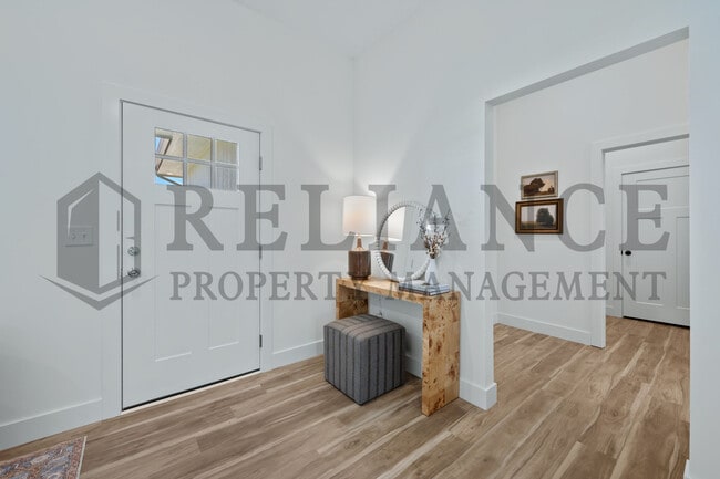 Photo - 613 Elmwood St