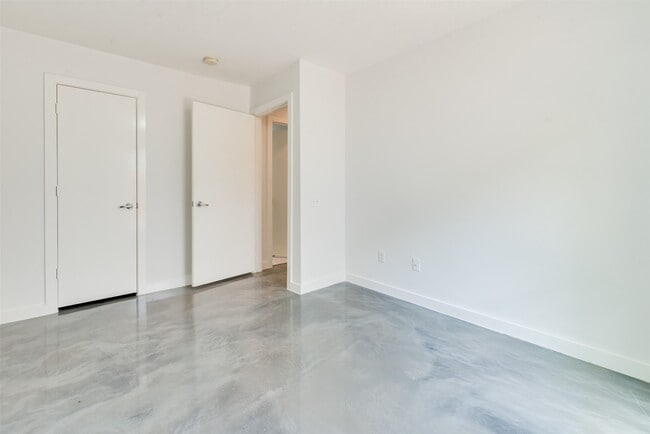 Photo - 2605 Calumet St Unit 13