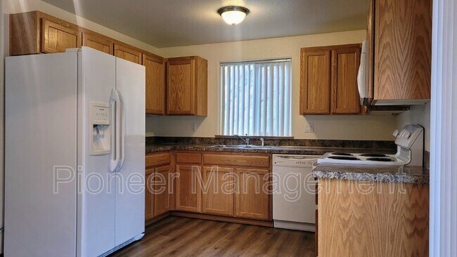 Photo - 499 Maylea Pl