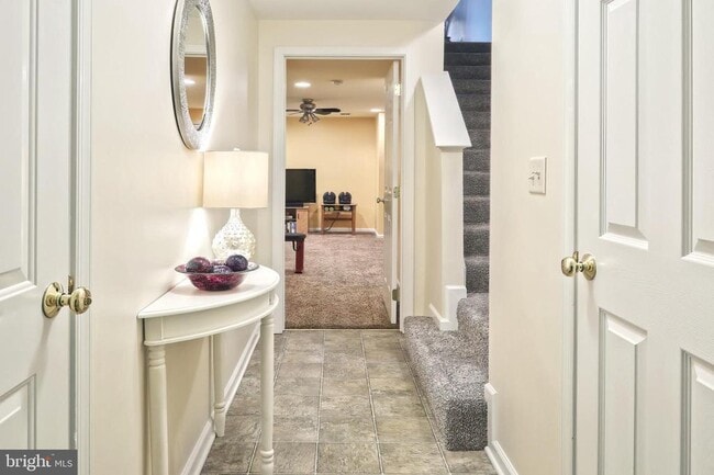 Vestíbulo de entrada principal - 2723 Foxshire Dr