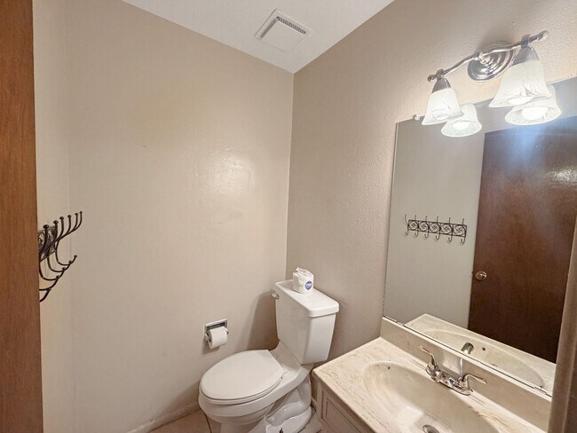 Photo - 419 W Kiowa Ave