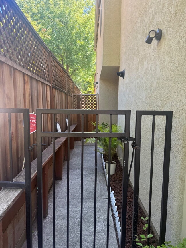 Photo - Charming 3 Bedroom 2.5 Bathroom Home in Pr...