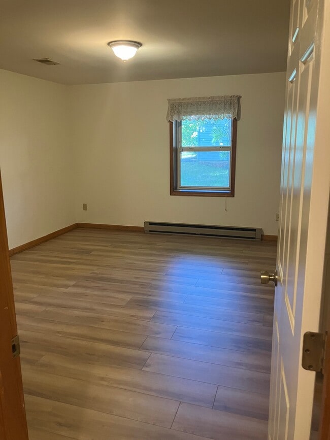 large bedroom - 129 Fenway Dr Unit 1