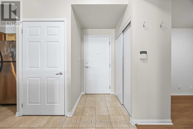 Photo - 230 Queens Quay W Unit 2515