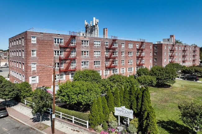 Maple Crest Apartments at Williston Park