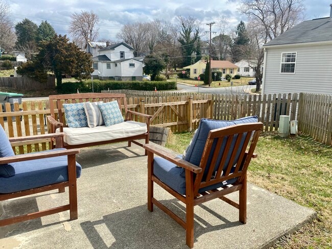 Photo - 1102A Grove St