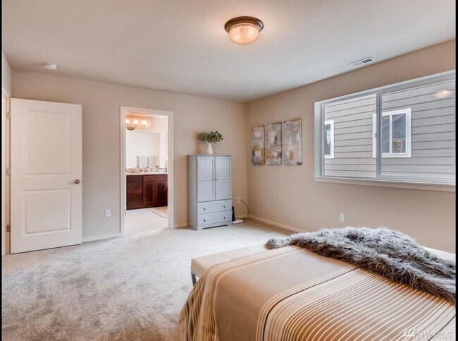 Photo - Beautiful 4-bedroom 2.5 bath home