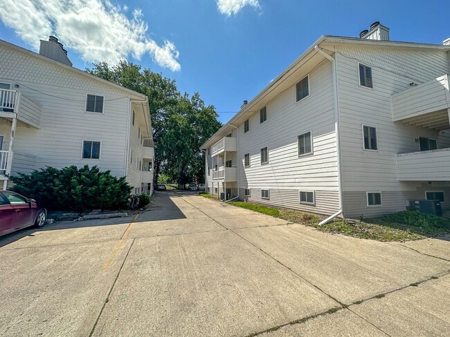 Photo - 4112 Lincoln Swing