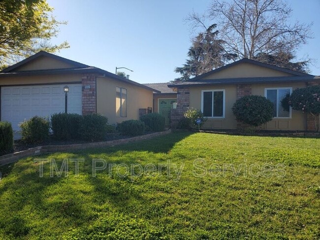 Building Photo - 9002 Salmon Falls Dr