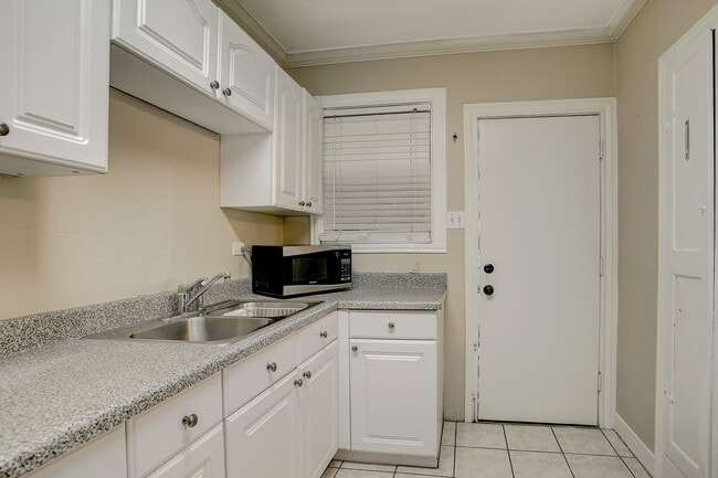 Building Photo - 1935 Richmond Ave