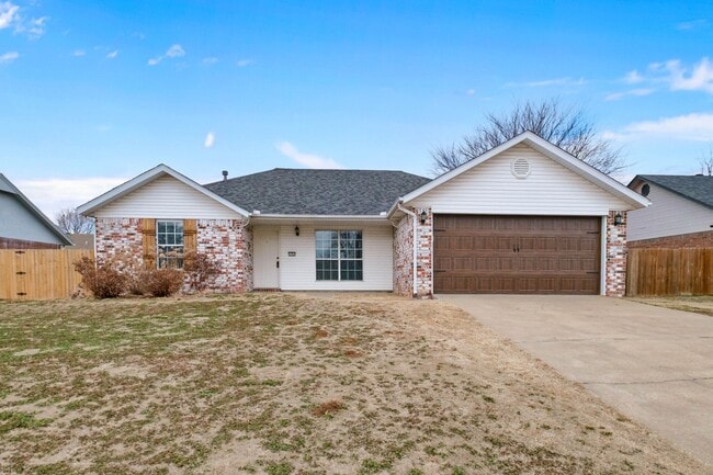 Building Photo - Modern 3-Bedroom Home with Open Kitchen & Fenced Yard