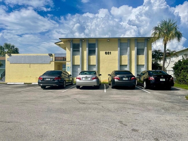 Building Photo - 651 NW 42nd Ct Unit 118