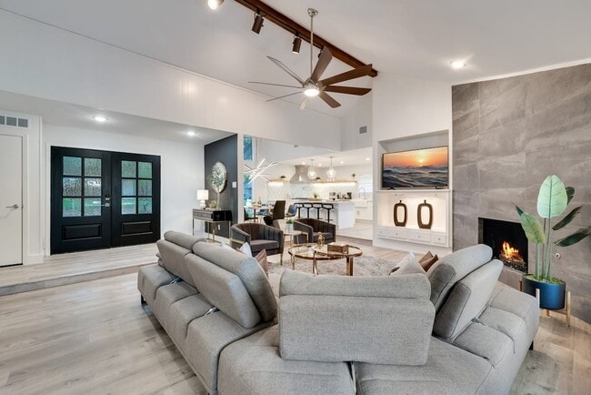 Comfy sofa bed in living room can sleep 1-2 guests! - 9034 Gunnison Dr