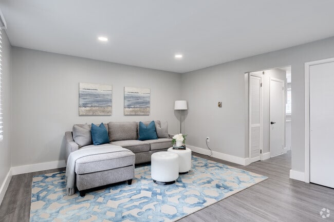 1HAB, 1BA - Hilltop Court Apartments