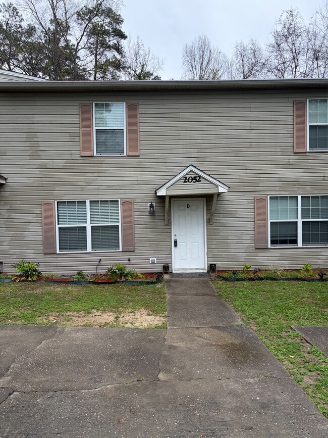 Photo - 2052 Darnell Cir