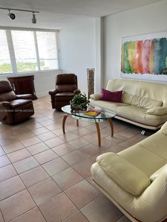 Photo - 5005 Collins Ave Unidad 1404