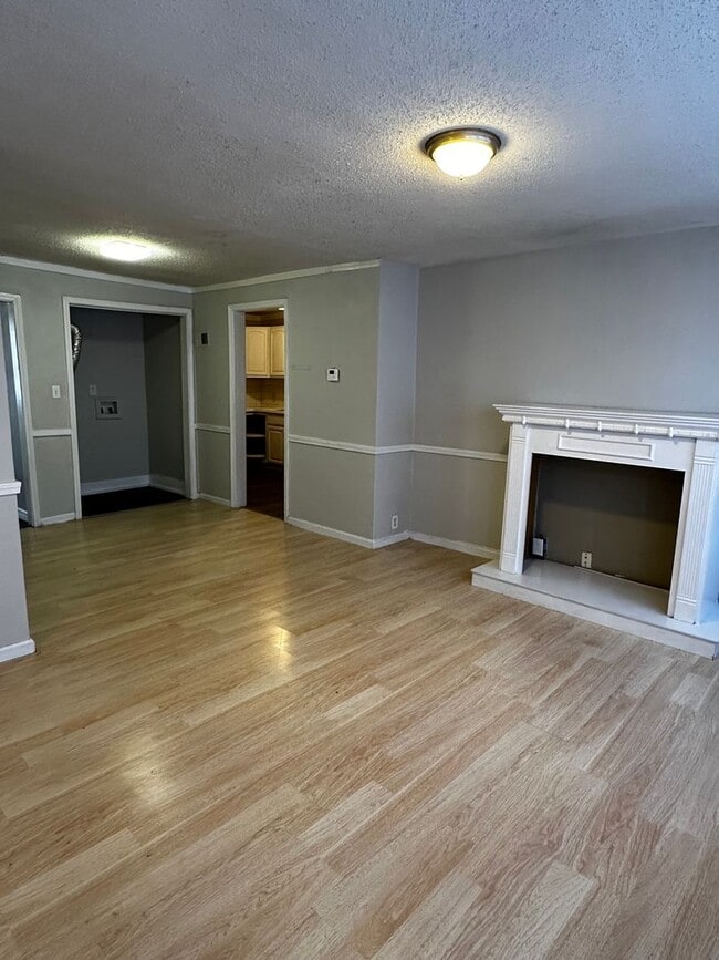 Photo - 3 bed 1 1/2 bath