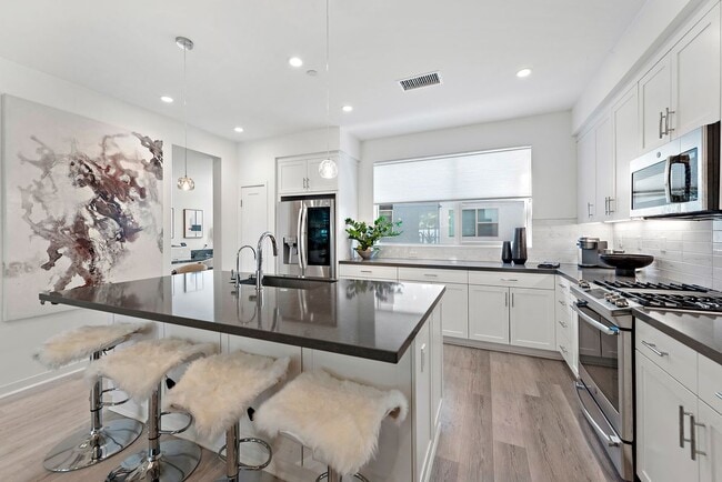 Photo - 213 Placemark