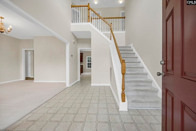 Photo - 109 Cotoneaster Dr