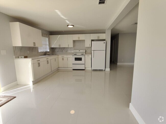 Building Photo - 1316 W 32nd St Rental