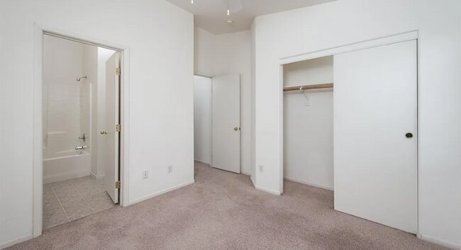 Photo - 5900 High Steed St