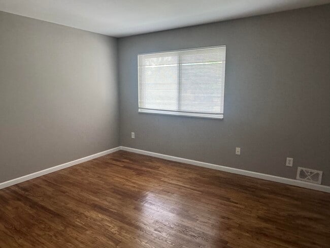 Photo - 4859 Mansfield Ave Unidad 8H
