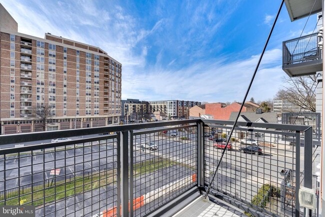 Photo - 1320 Fenwick Ln Unit 304