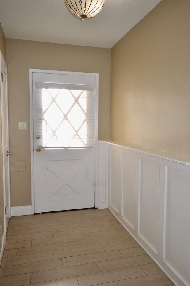 Photo - 3 Bedroom in Great Fullerton Neighborhood ...