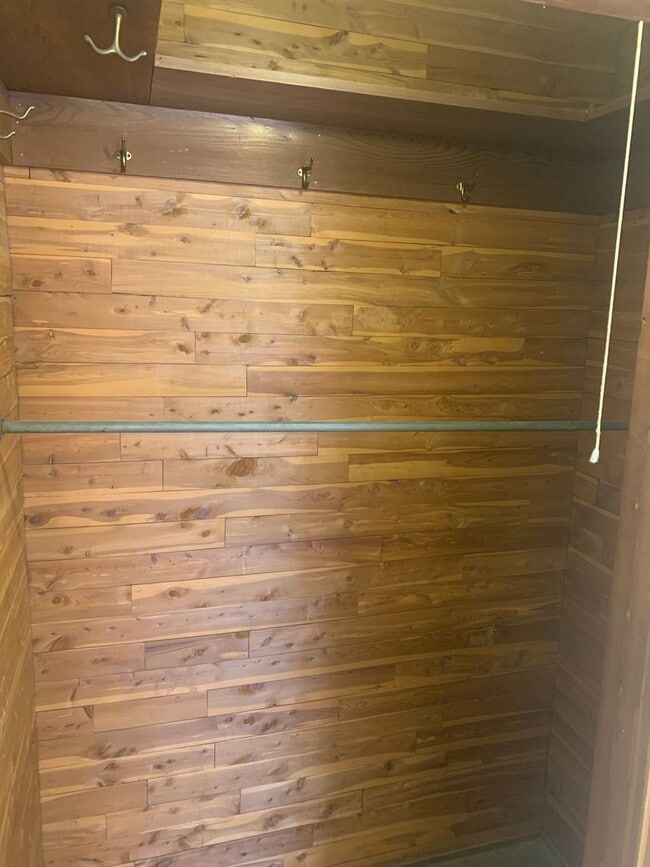 Photo - Video in Pictures! 2-4 bedroom Apartment Y...