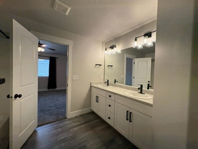 Photo - 265 W 490 N
