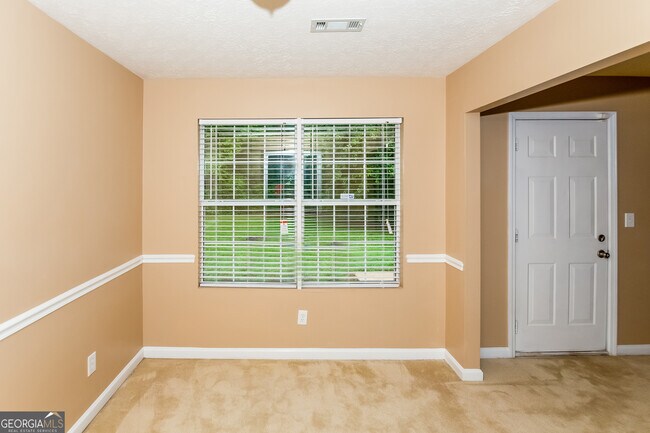 Photo - 159 Livingston Ln